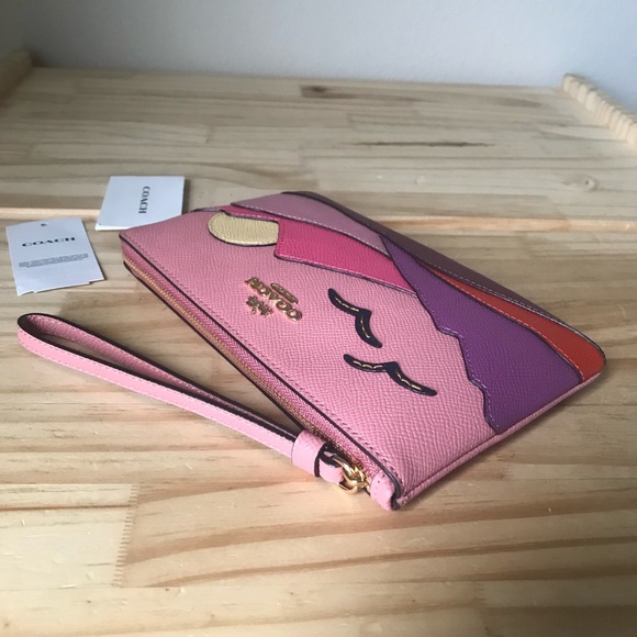 Coach large wristlet🎈🎈 - Picture 5 of 9